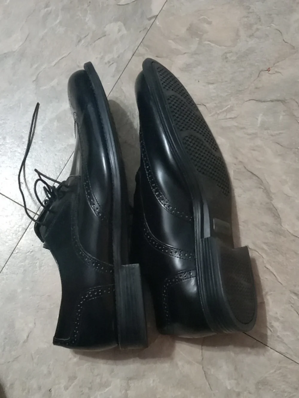 Johnston & Murphy Men's Black Leather Wingtip Oxford